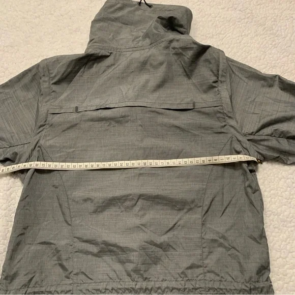 NIKE Lux Iridescent Convertible Running Jacket - Picture 12 of 12